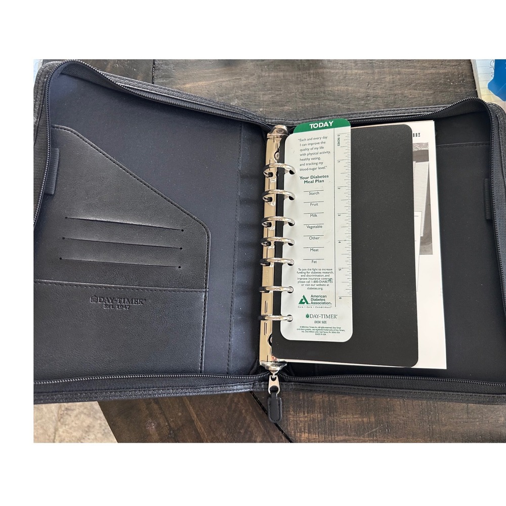 Day-Timer Black Leather Zippered 7 Ring Desk Size Organizer Planner Binder EUC
